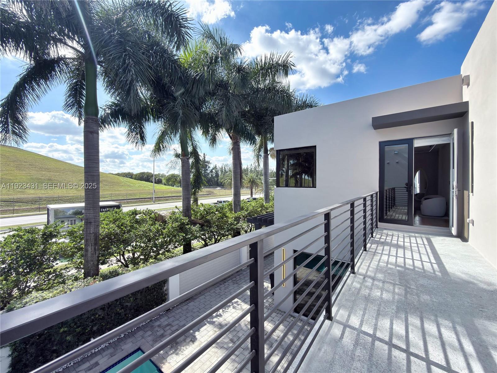 10098 NW 74th Ter Doral, FL 33178