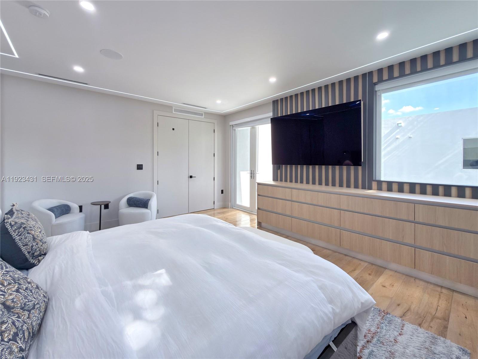 10098 NW 74th Ter Doral, FL 33178