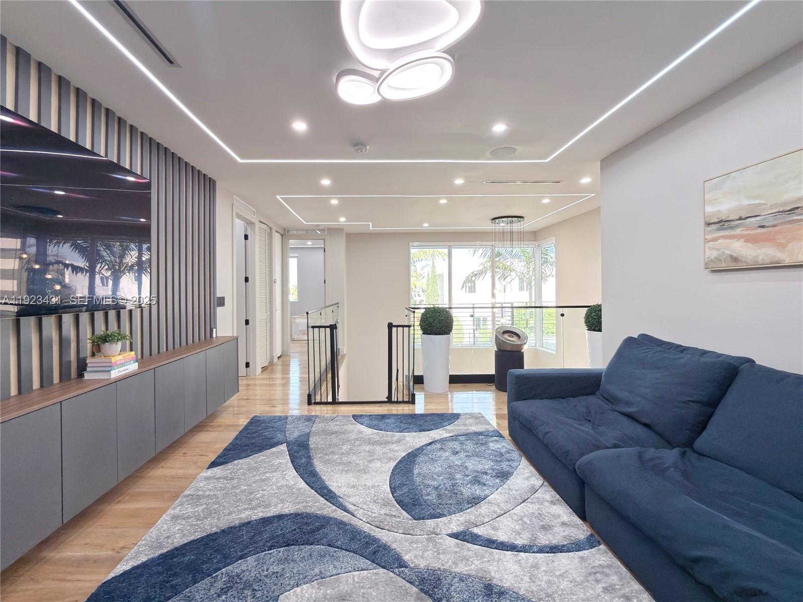 10098 NW 74th Ter Doral, FL 33178