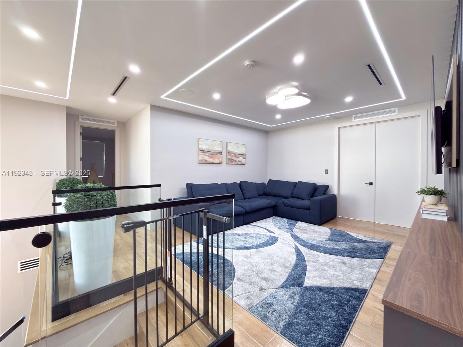 10098 NW 74th Ter Doral, FL 33178