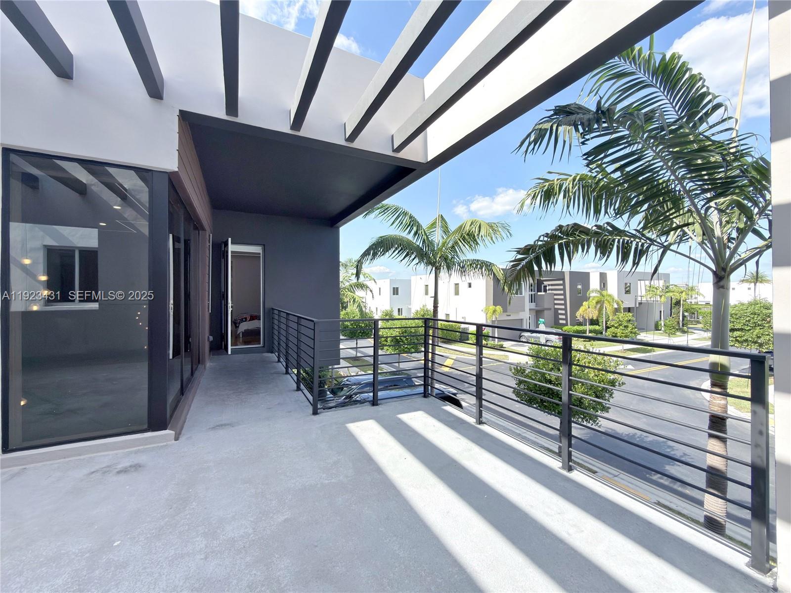 10098 NW 74th Ter Doral, FL 33178