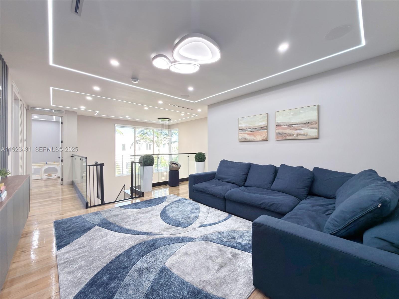 10098 NW 74th Ter Doral, FL 33178