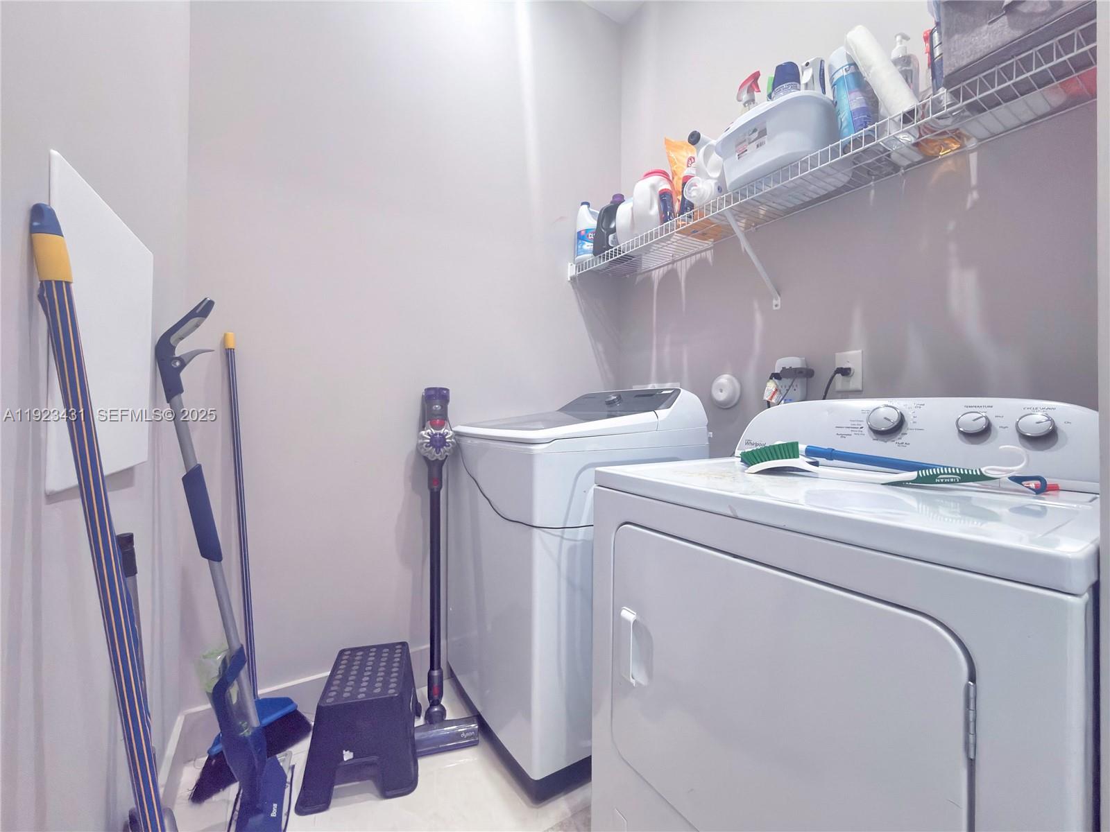 10098 NW 74th Ter Doral, FL 33178