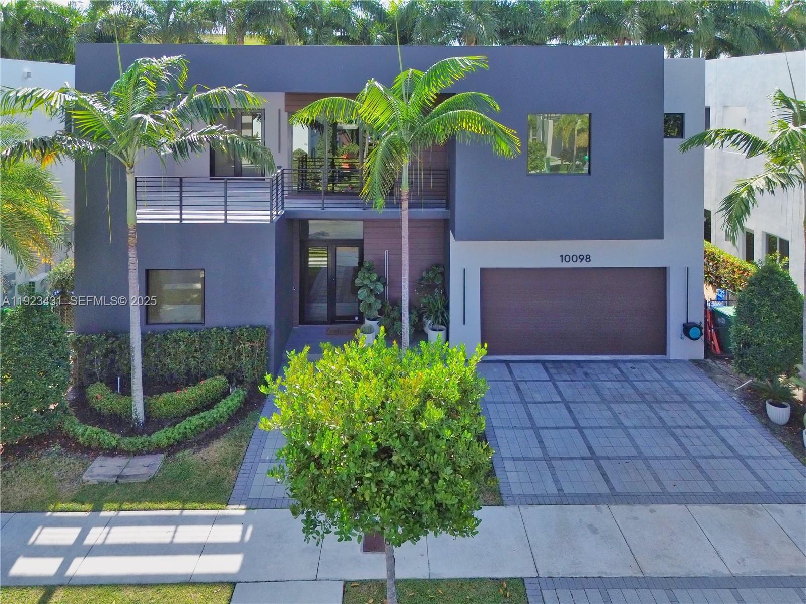 10098 NW 74th Ter Doral, FL 33178