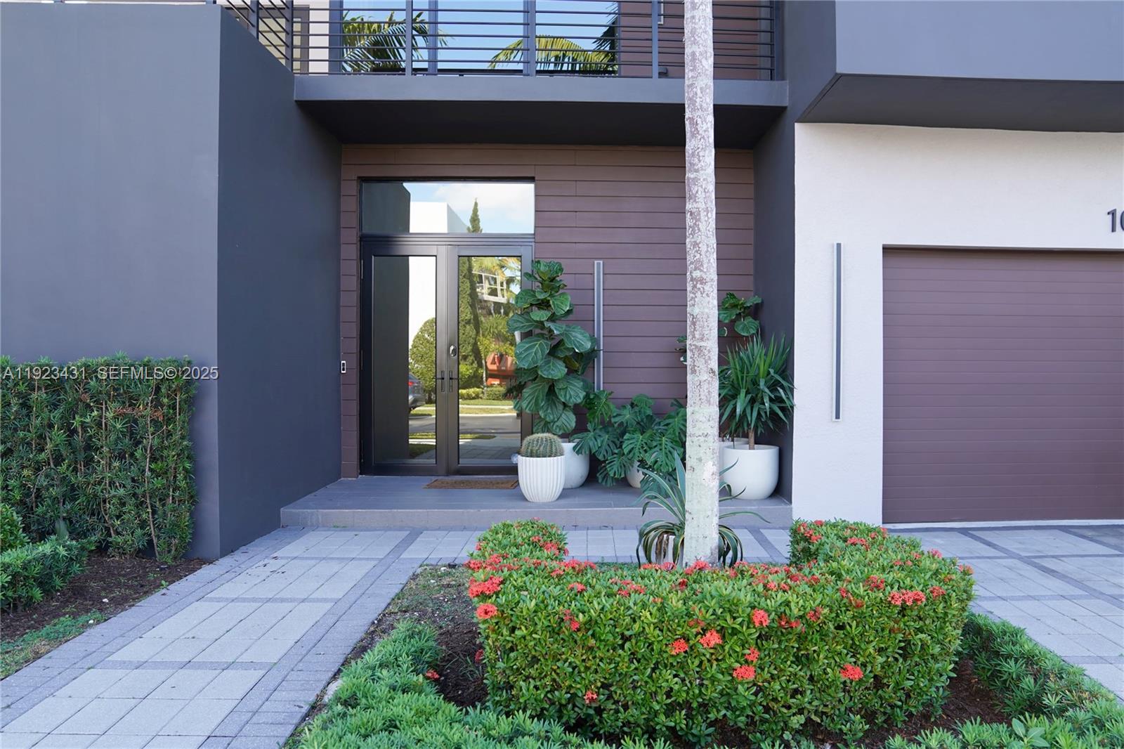 10098 NW 74th Ter Doral, FL 33178