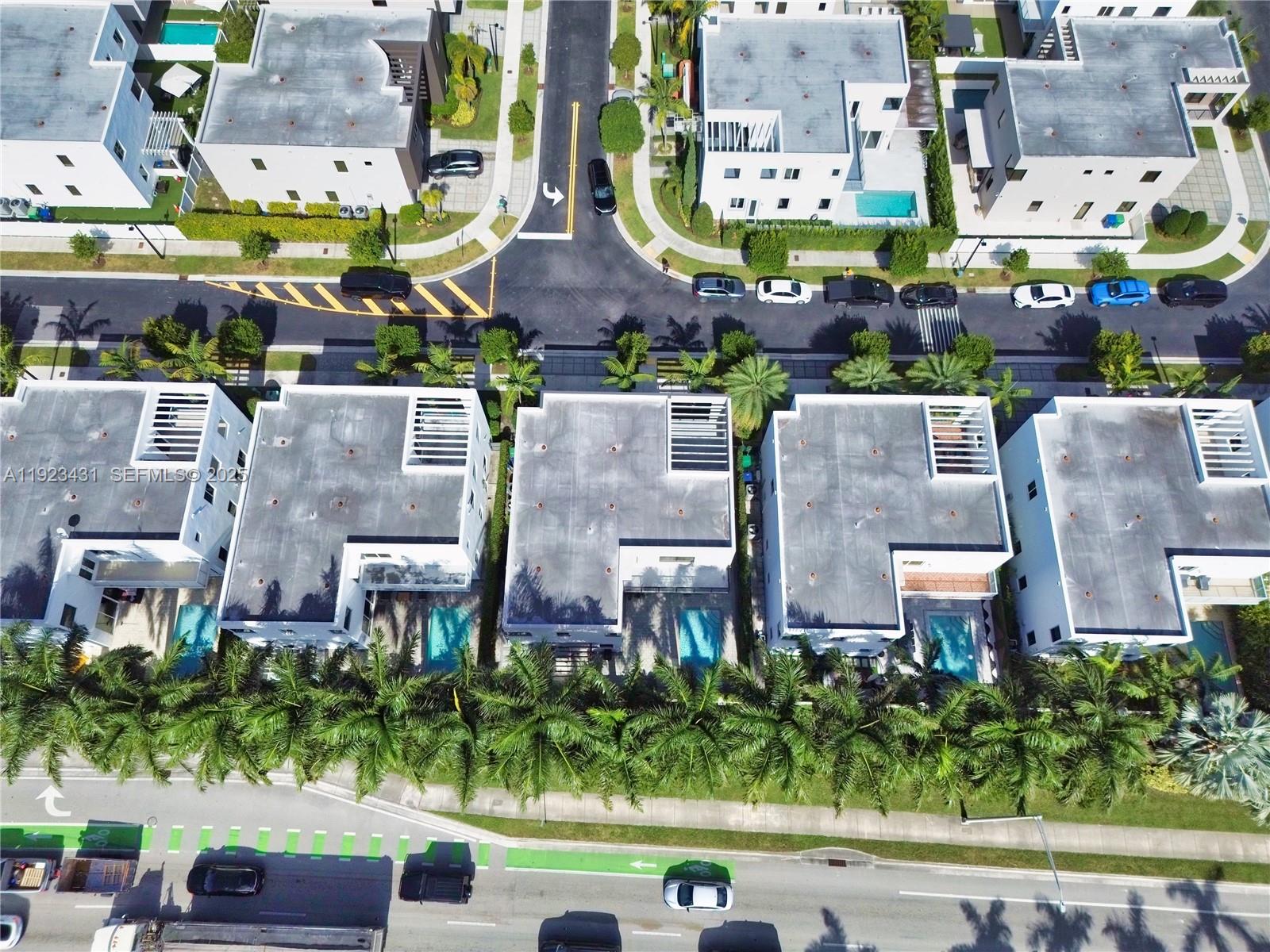 10098 NW 74th Ter Doral, FL 33178