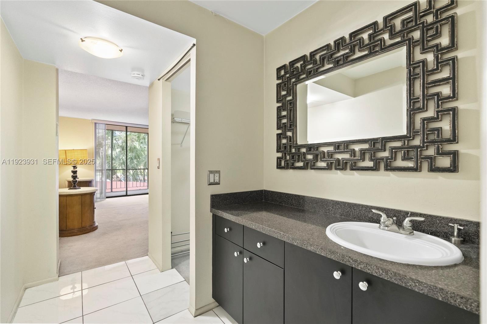 3800 N Hills Dr #206 Hollywood, FL 33021