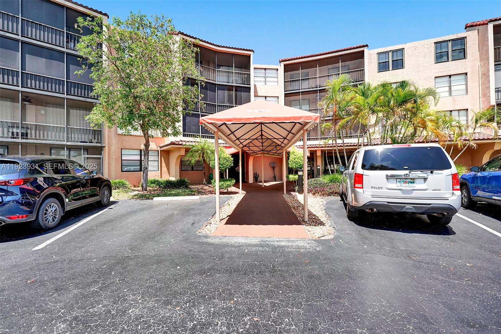 3800 N Hills Dr #206 Hollywood, FL 33021