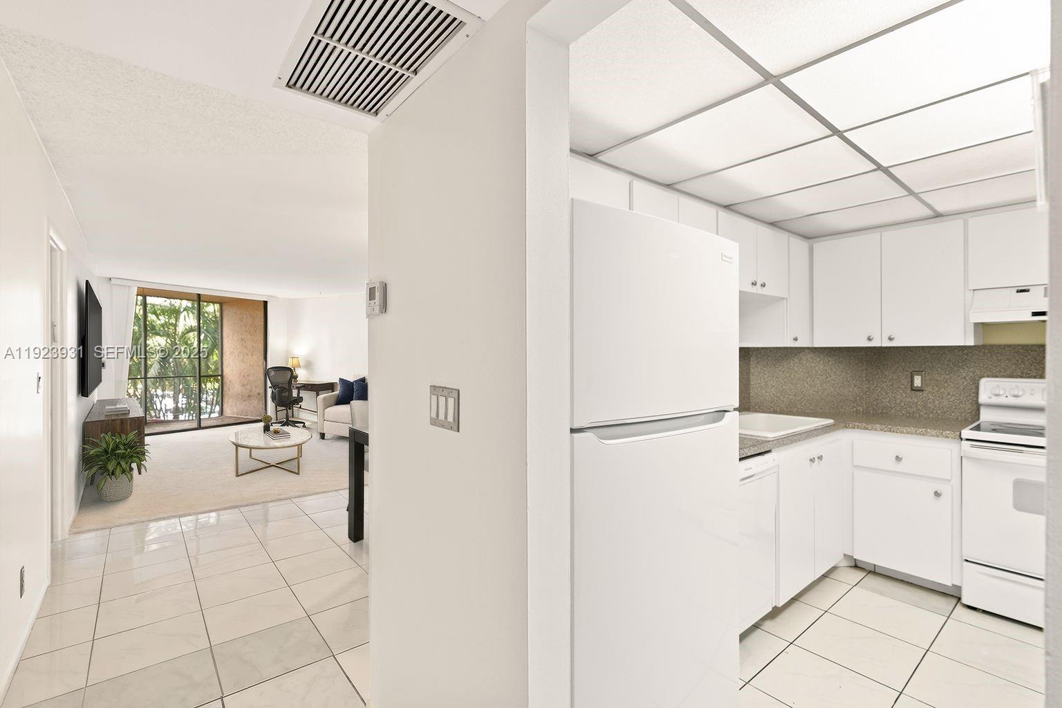 3800 N Hills Dr #206 Hollywood, FL 33021