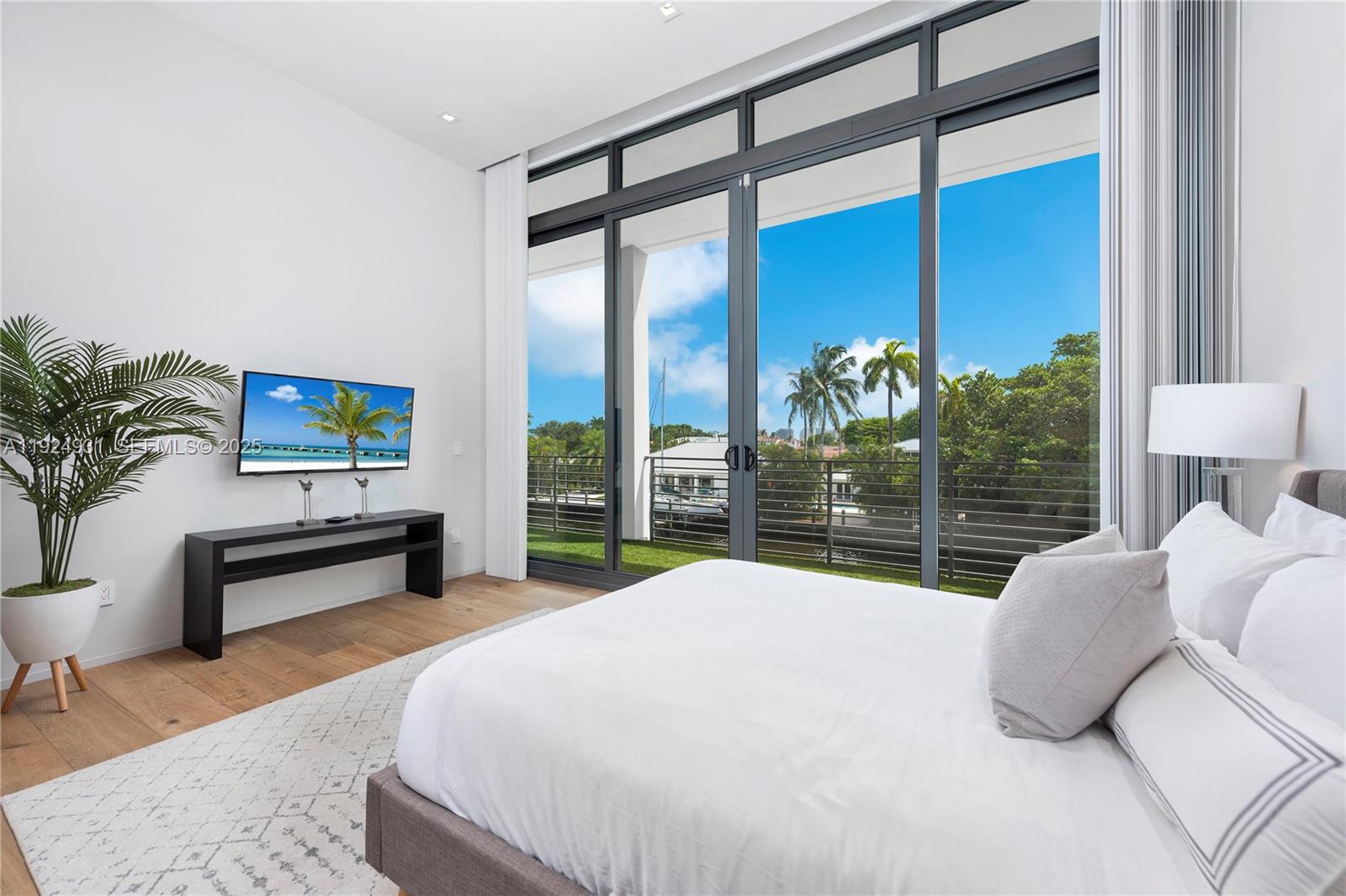 2700 NE 18th St Fort Lauderdale, FL 33305