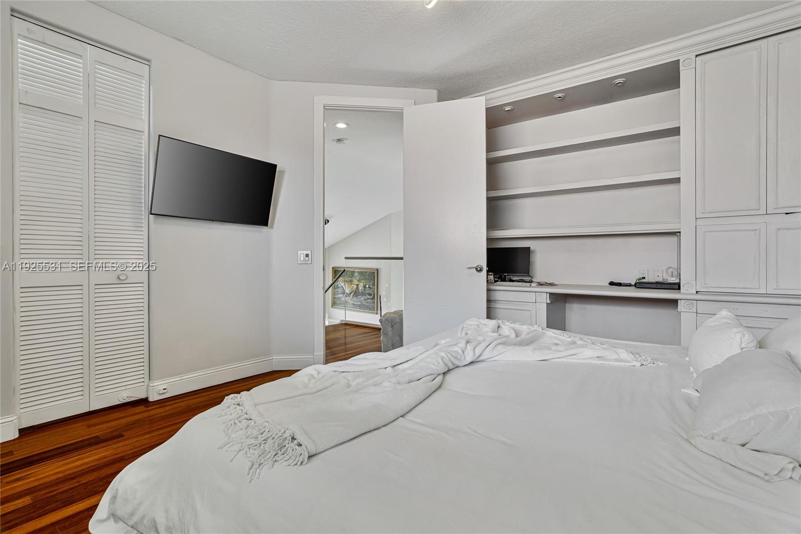 2706 Oakmont Weston, FL 33332