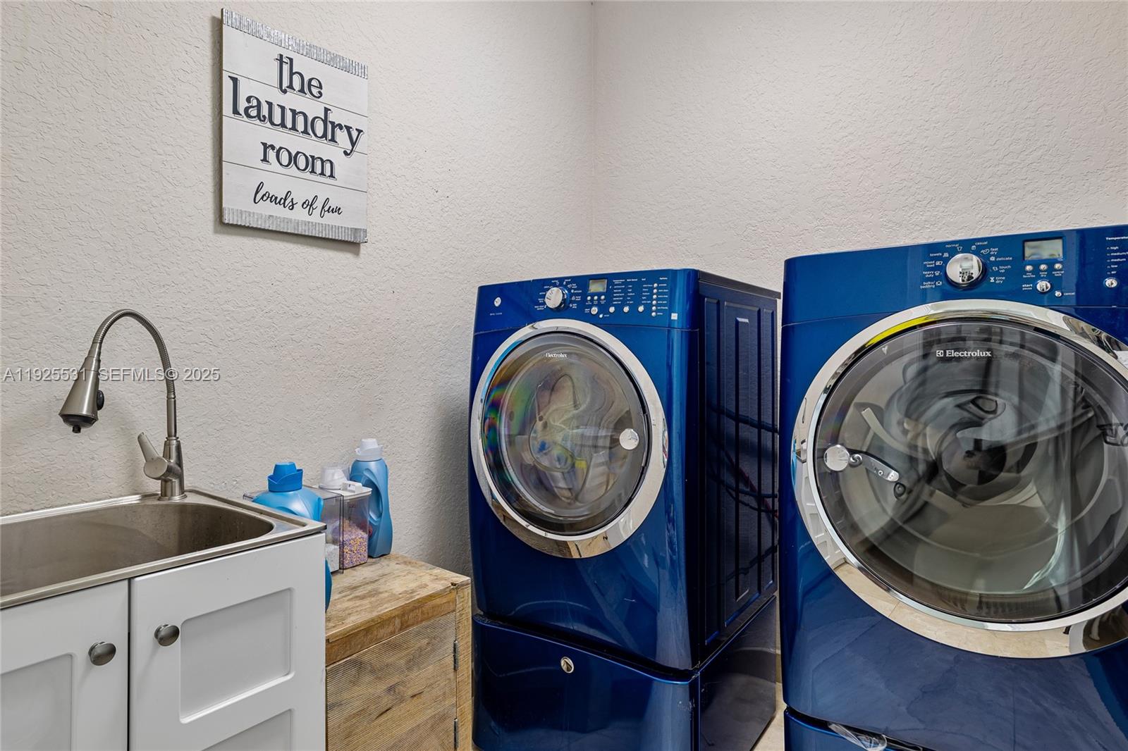 2706 Oakmont Weston, FL 33332