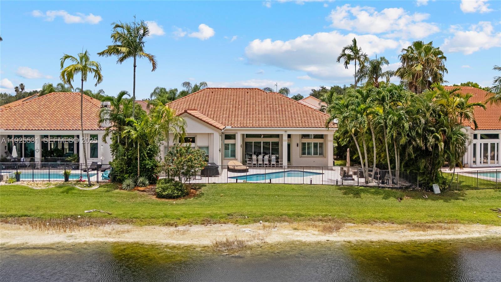 2706 Oakmont Weston, FL 33332