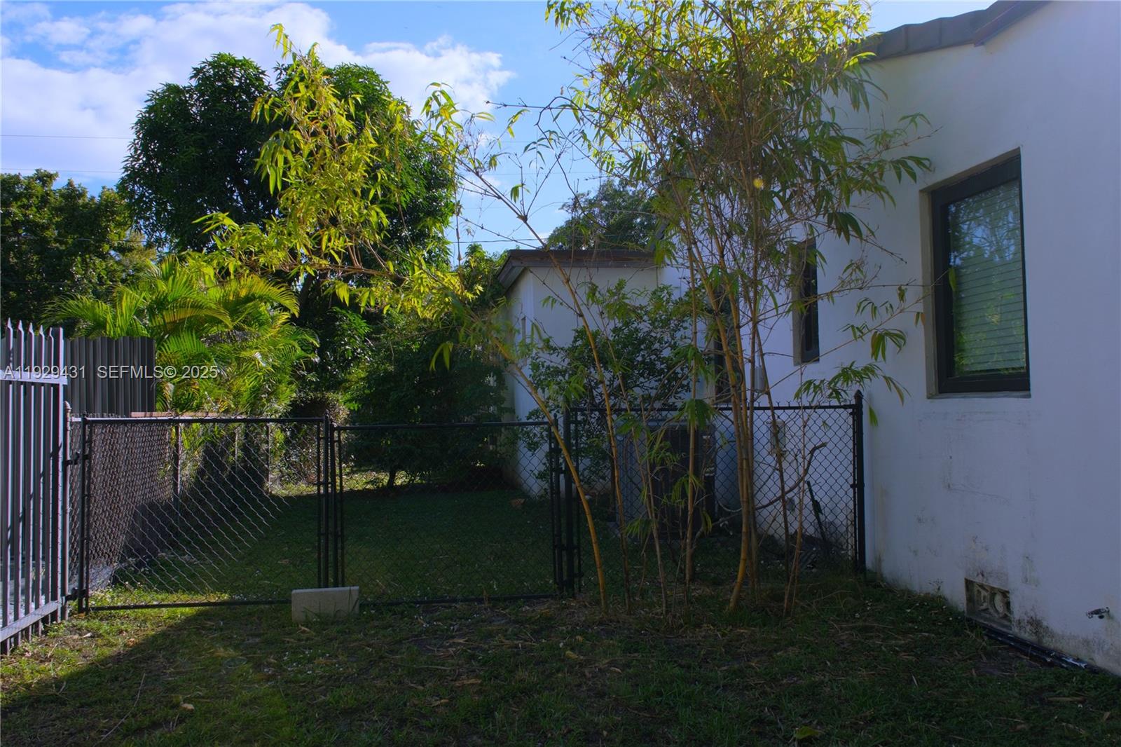 2818 SW 19th St Miami, FL 33145