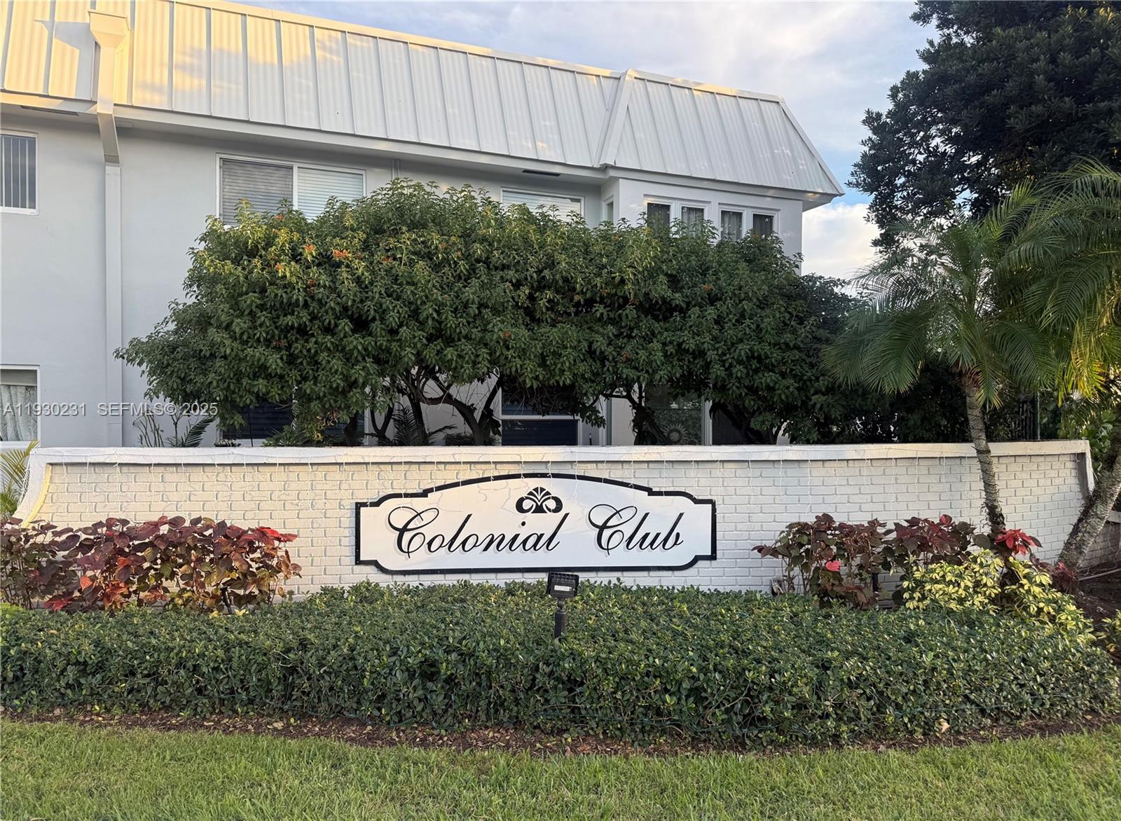 7 Colonial Clb Dr #302