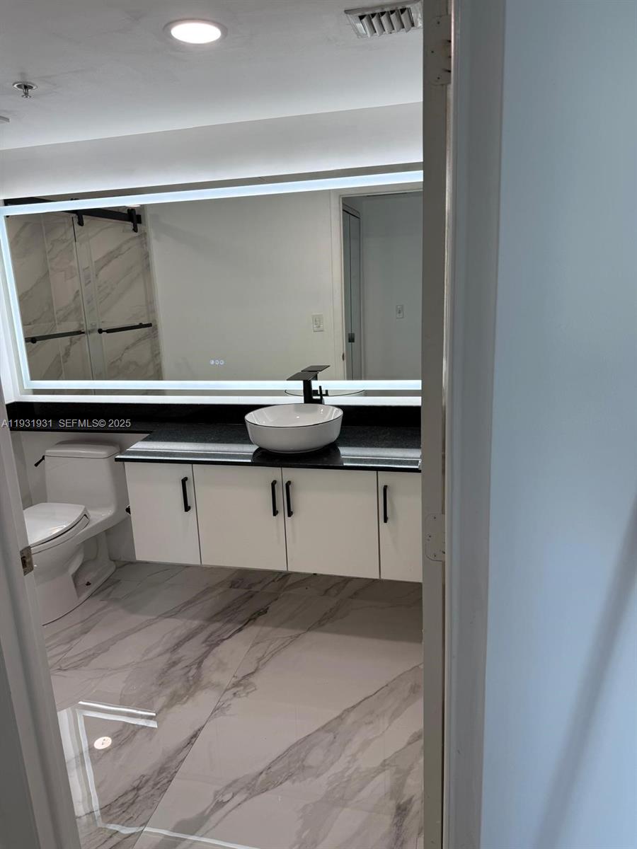 image Brickell on the River North10