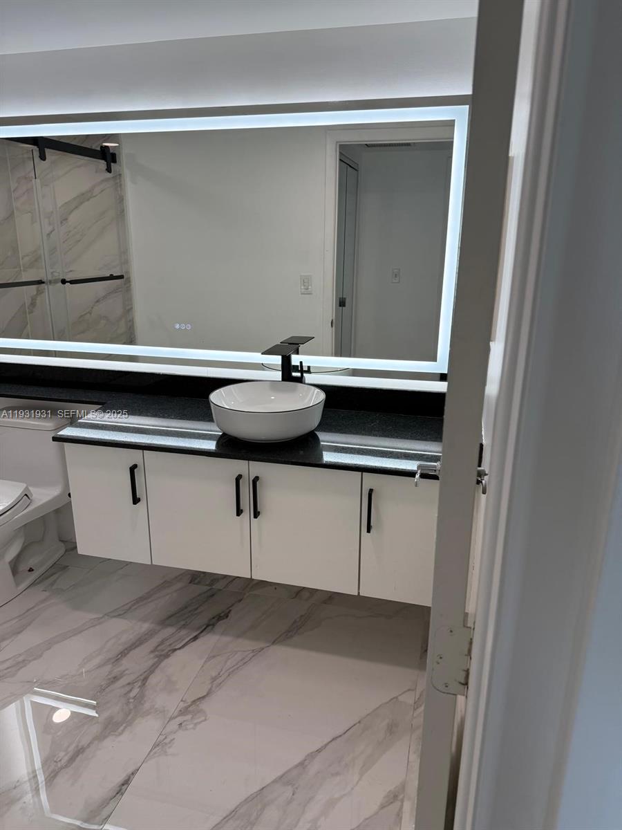 image Brickell on the River North11