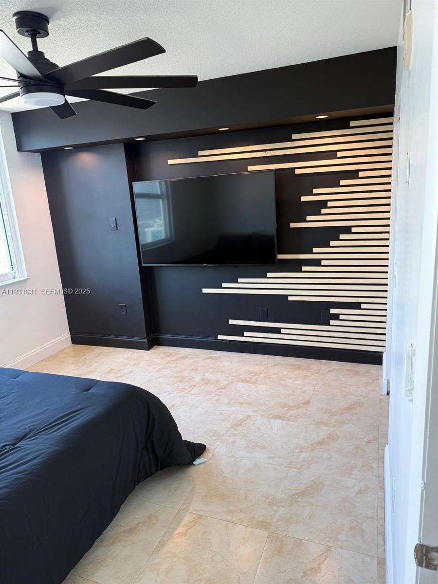 image Brickell on the River North13