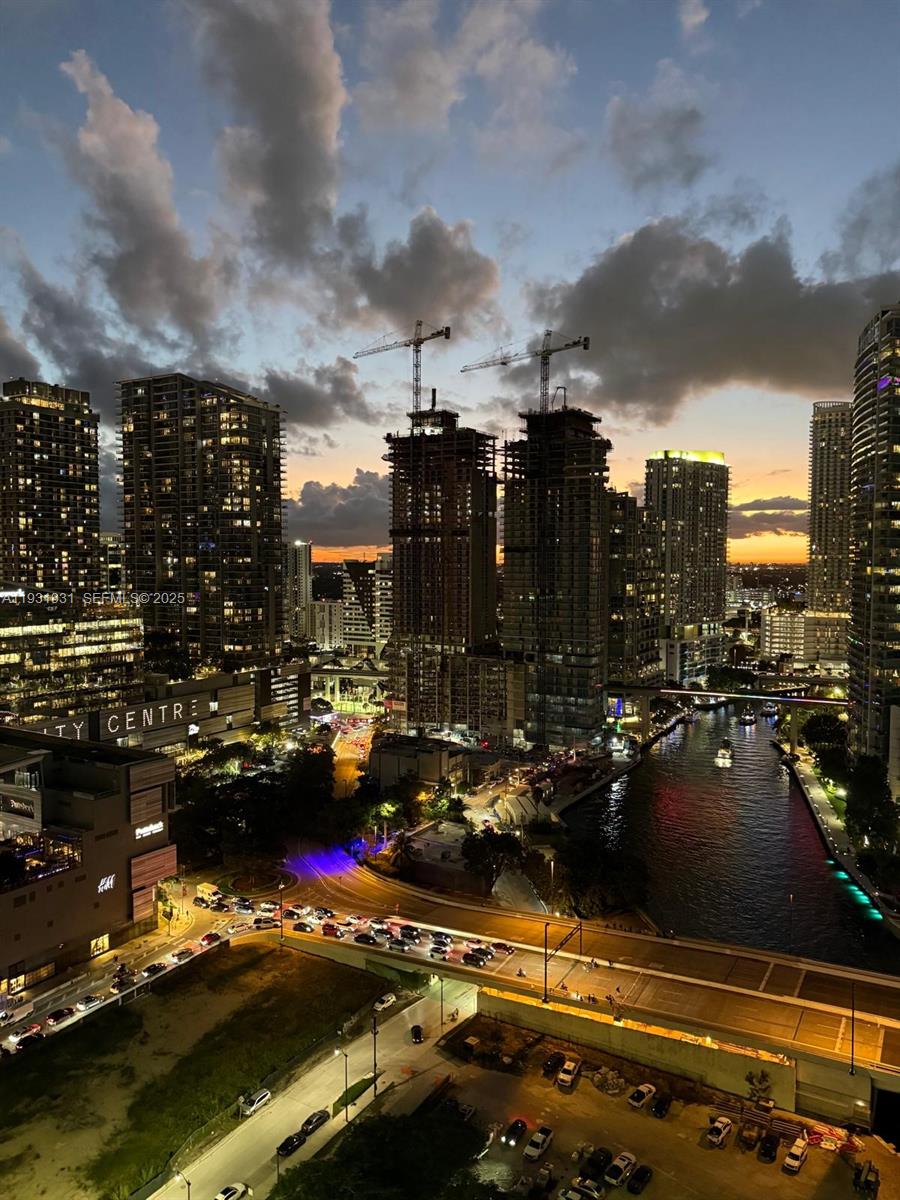 image Brickell on the River North16