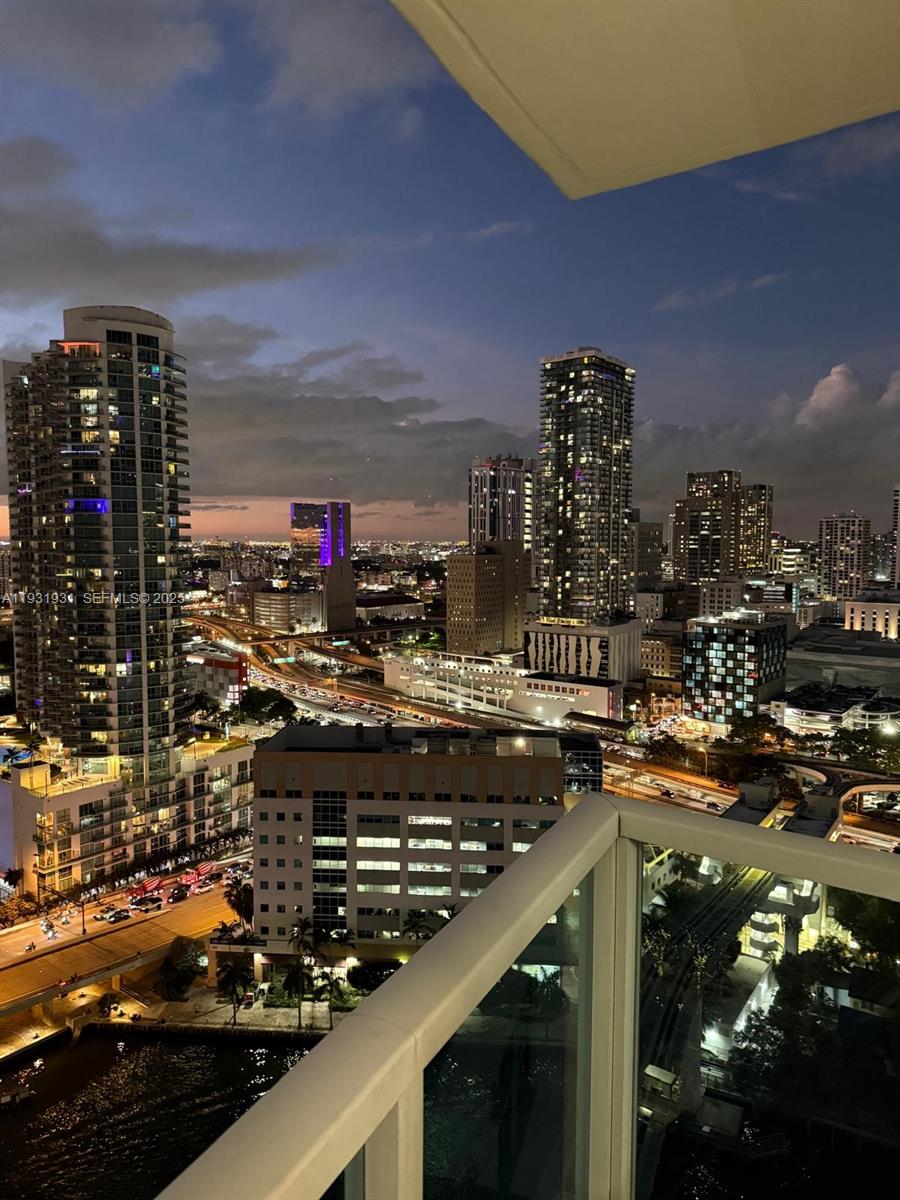 image Brickell on the River North17