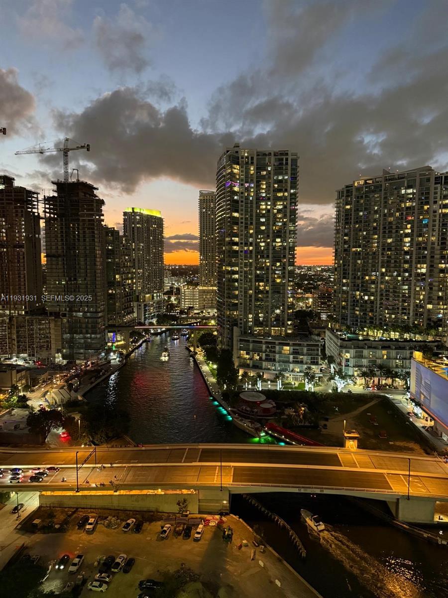 image Brickell on the River North18