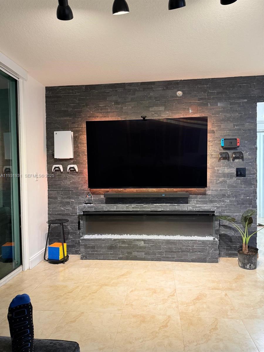 image Brickell on the River North1