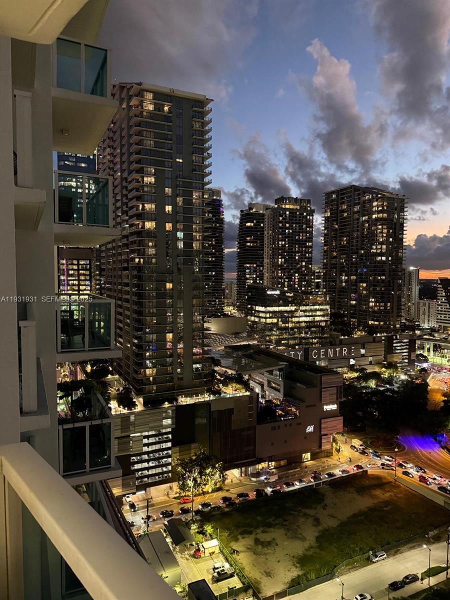 image Brickell on the River North19