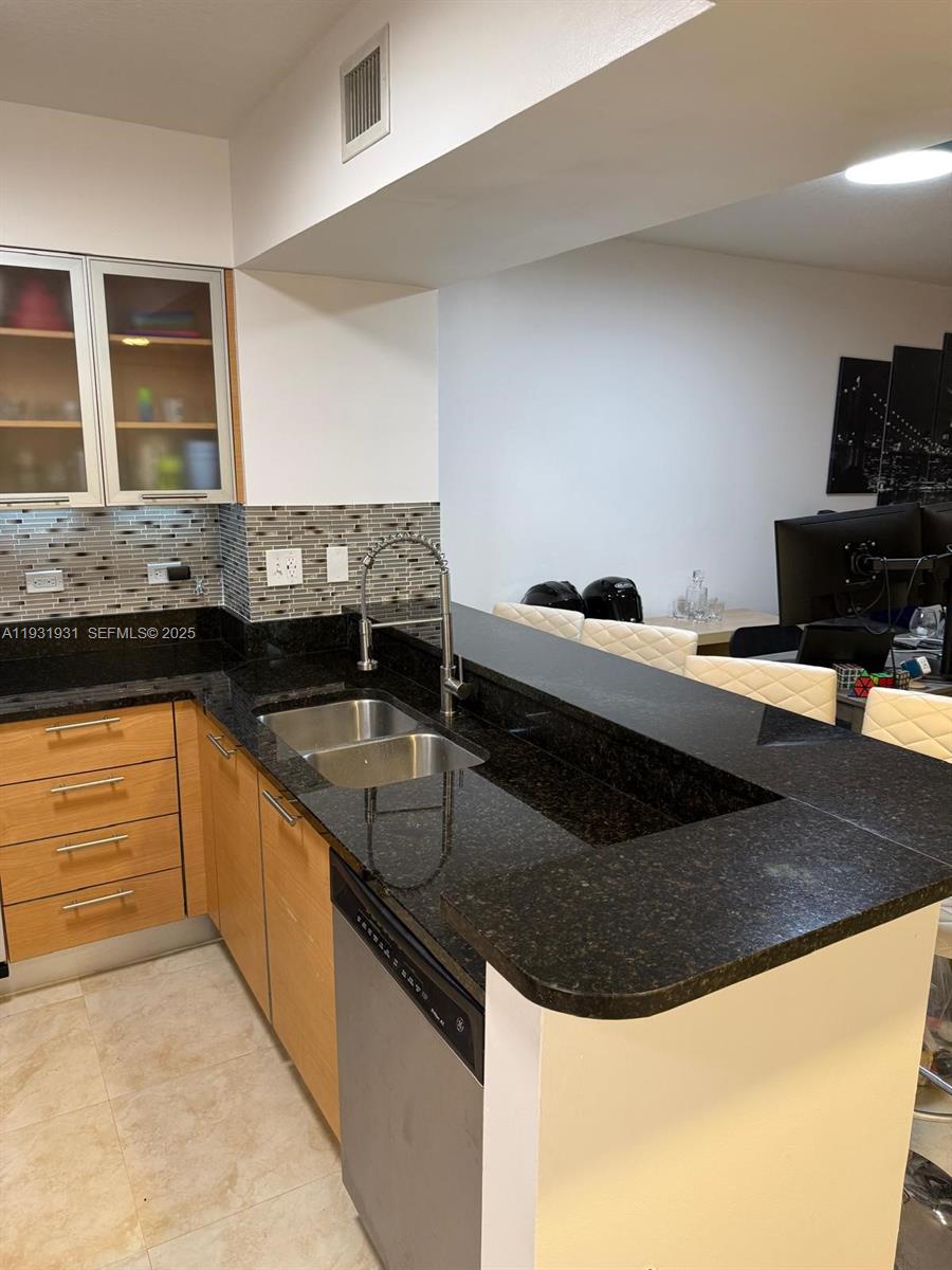 image Brickell on the River North6