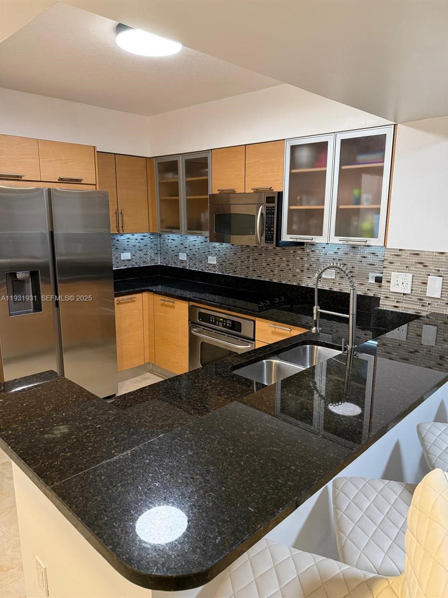 image Brickell on the River North7