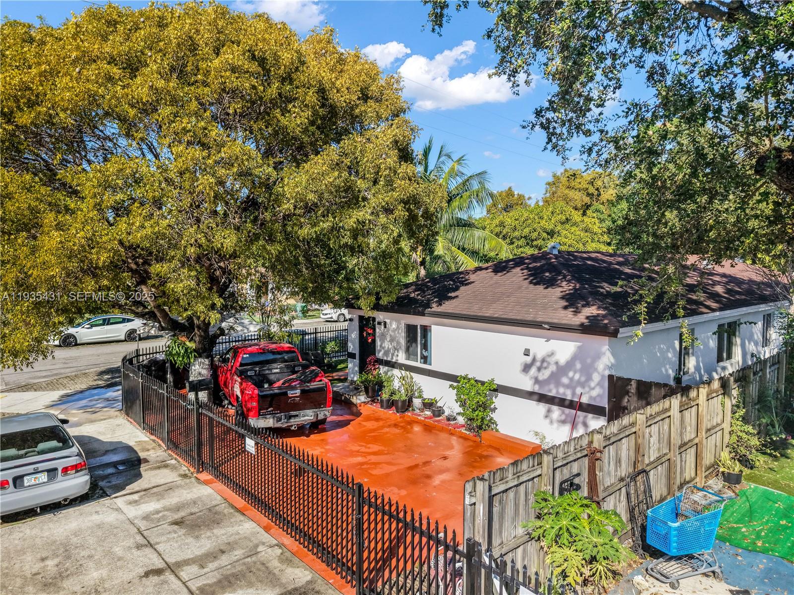 3815 NW 13th Ave Miami, FL 33142