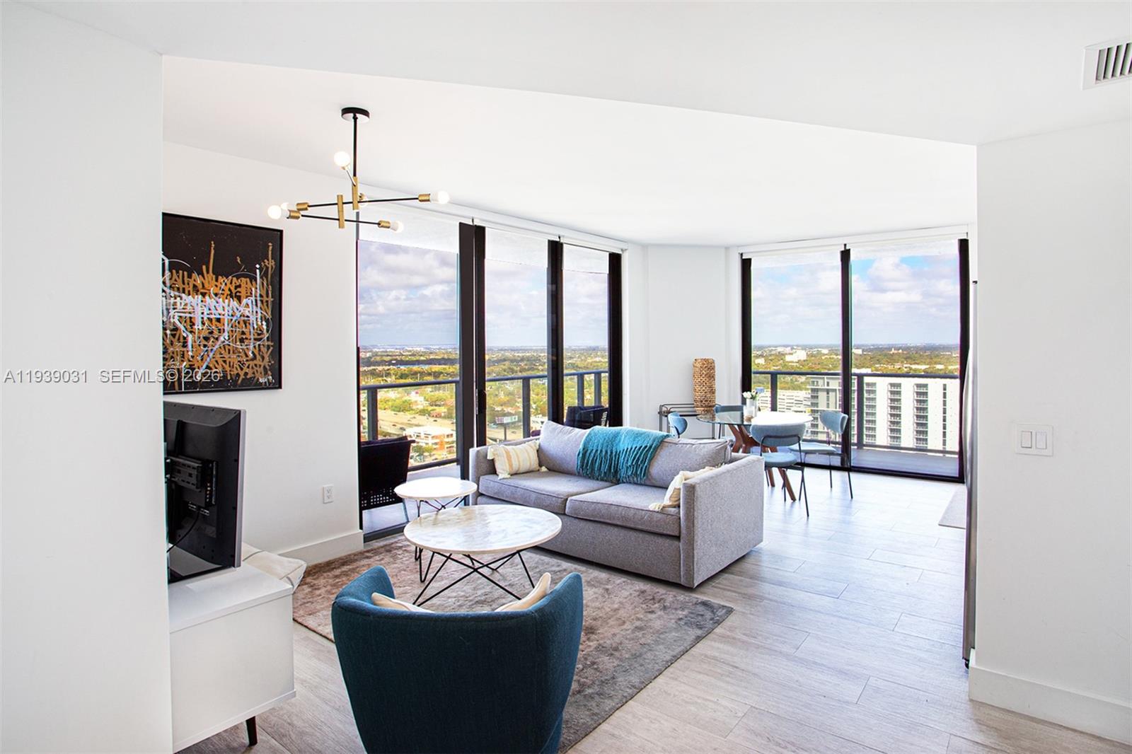 121 NE 34th St #2616