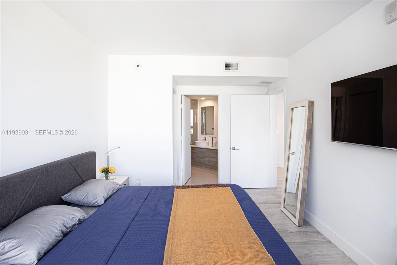 121 NE 34th St #2616 Miami, FL 33137