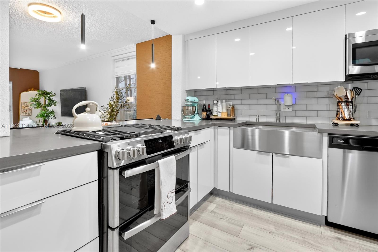 6902 N Kendall Dr #E101 Pinecrest, FL 33156