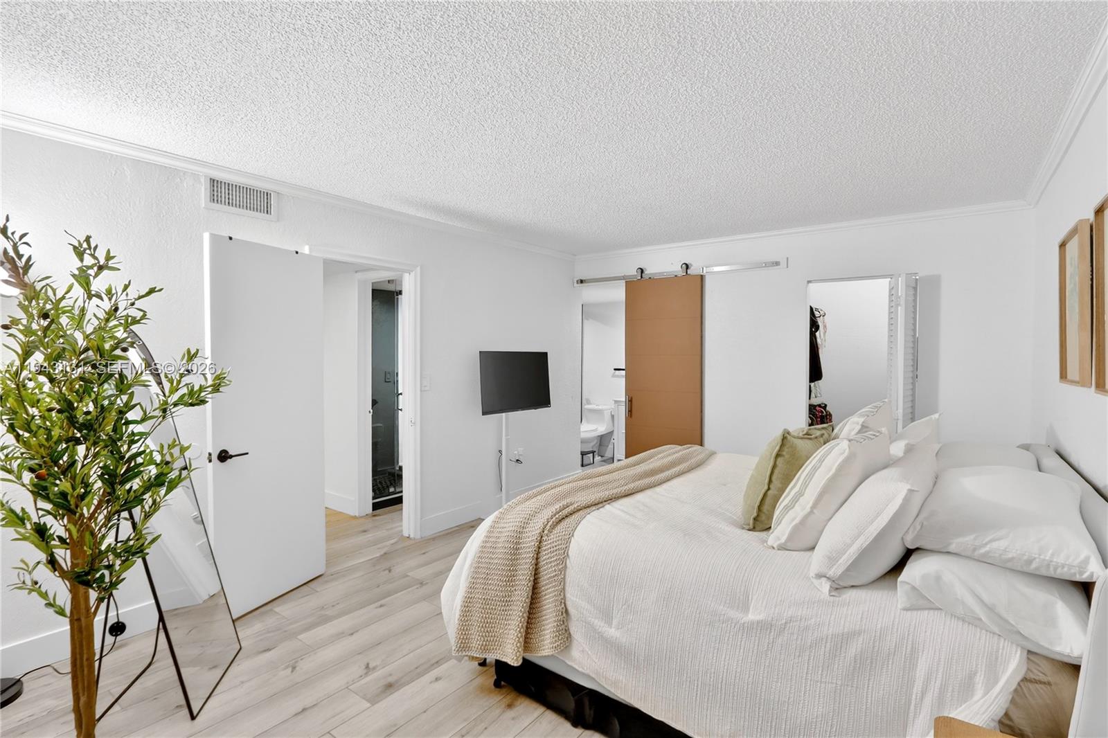 6902 N Kendall Dr #E101 Pinecrest, FL 33156