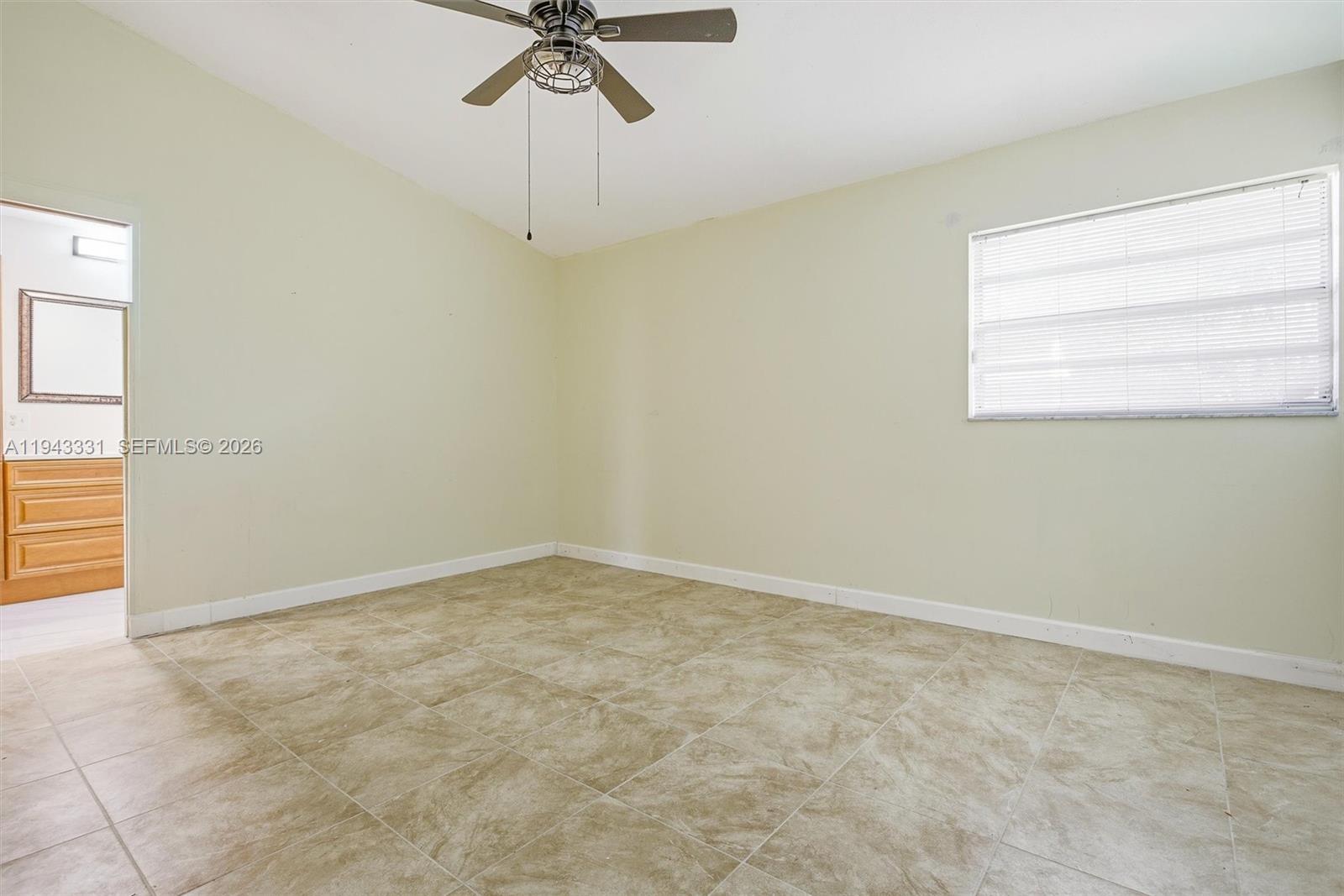 19463 NW 62nd Pl Hialeah, FL 33015