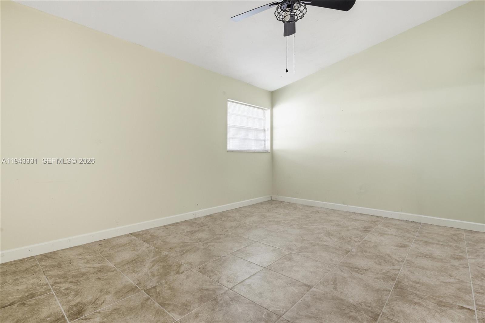 19463 NW 62nd Pl Hialeah, FL 33015