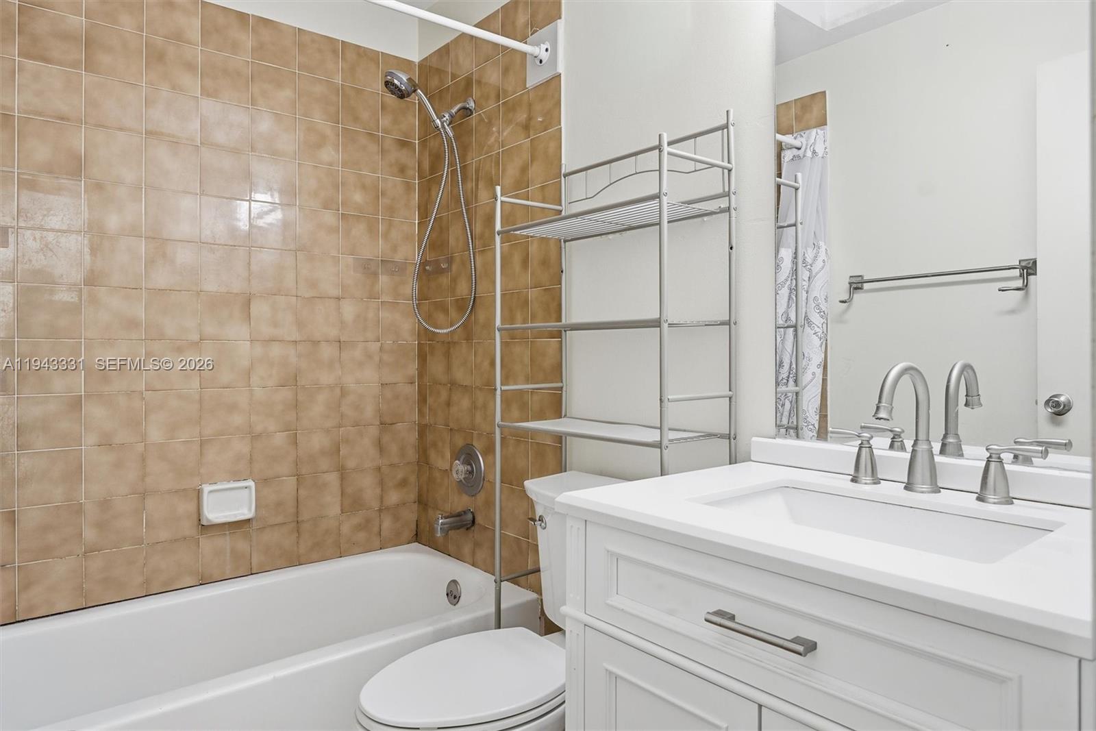 19463 NW 62nd Pl Hialeah, FL 33015