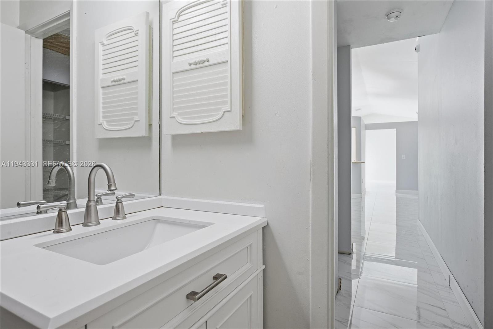 19463 NW 62nd Pl Hialeah, FL 33015