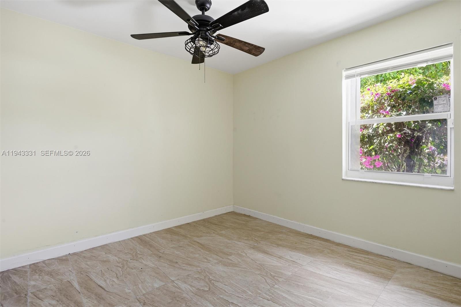 19463 NW 62nd Pl Hialeah, FL 33015