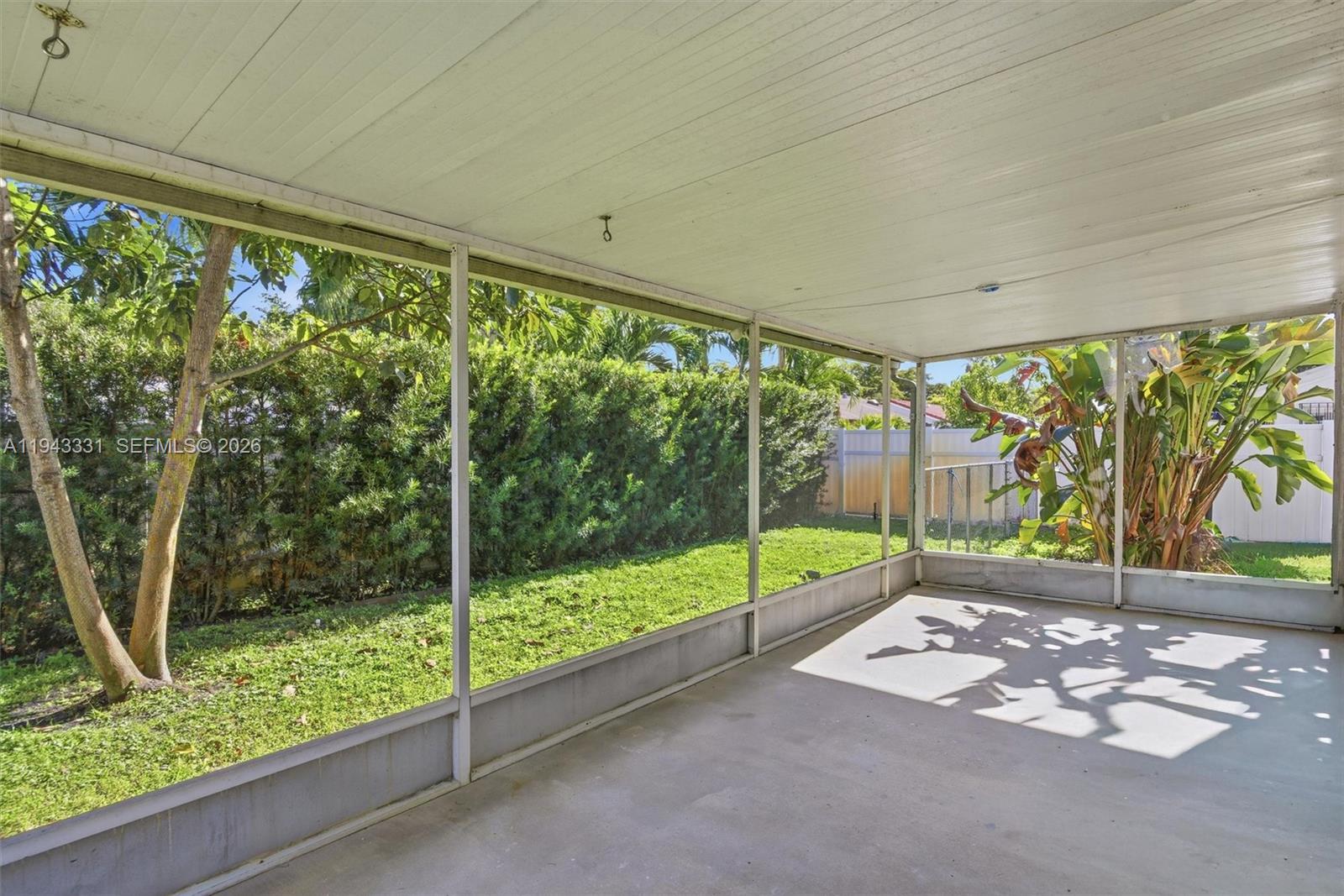 19463 NW 62nd Pl Hialeah, FL 33015