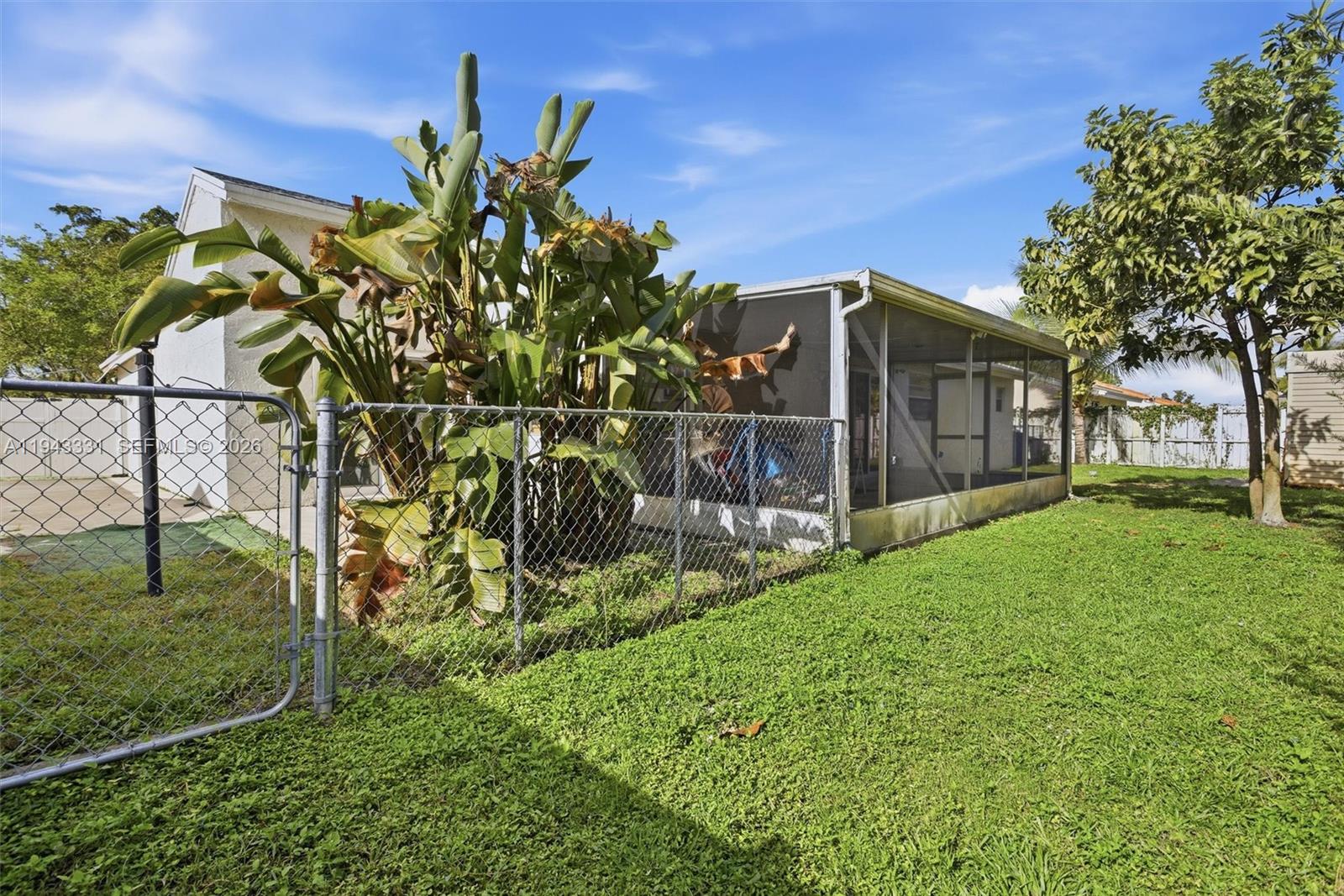 19463 NW 62nd Pl Hialeah, FL 33015