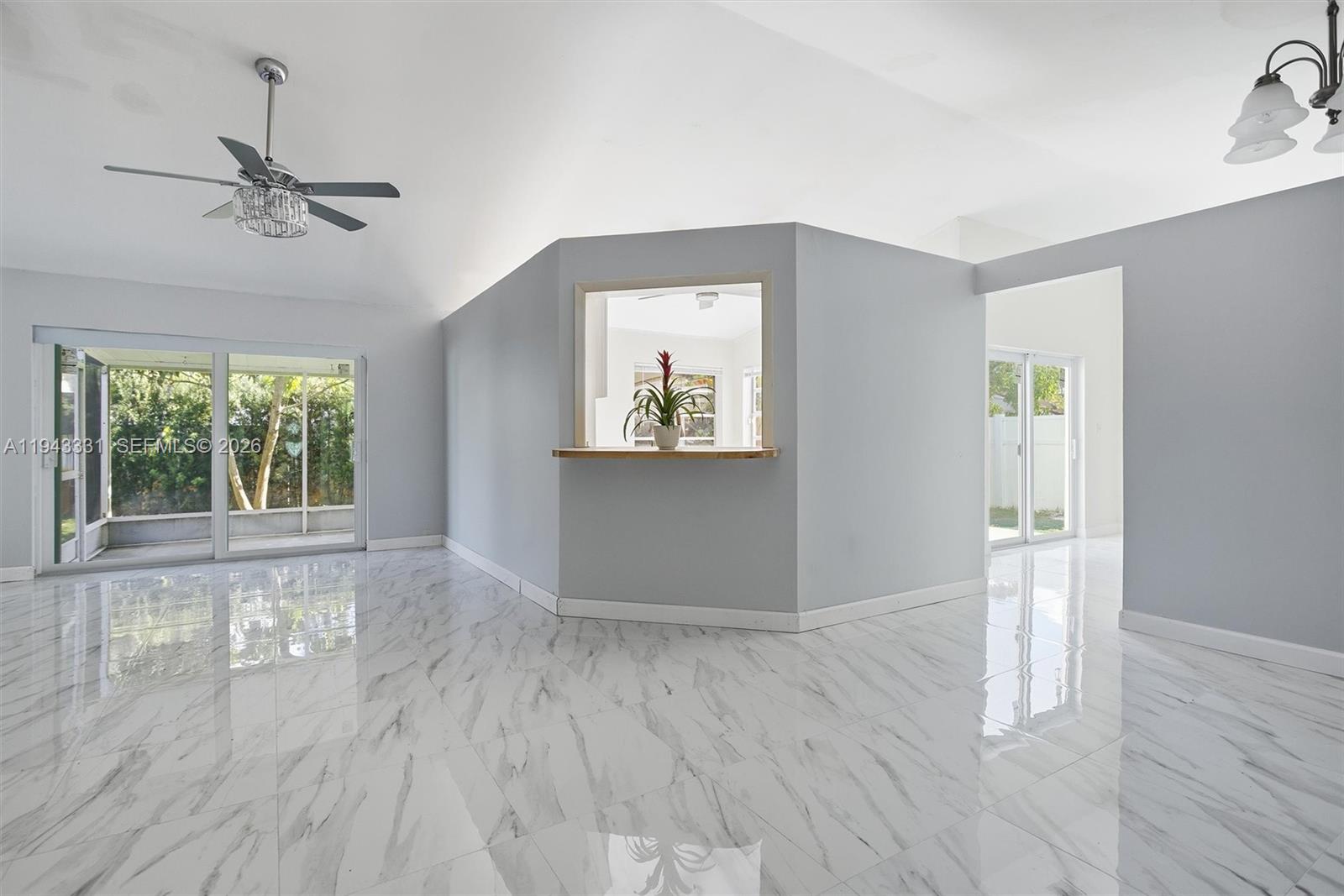 19463 NW 62nd Pl Hialeah, FL 33015