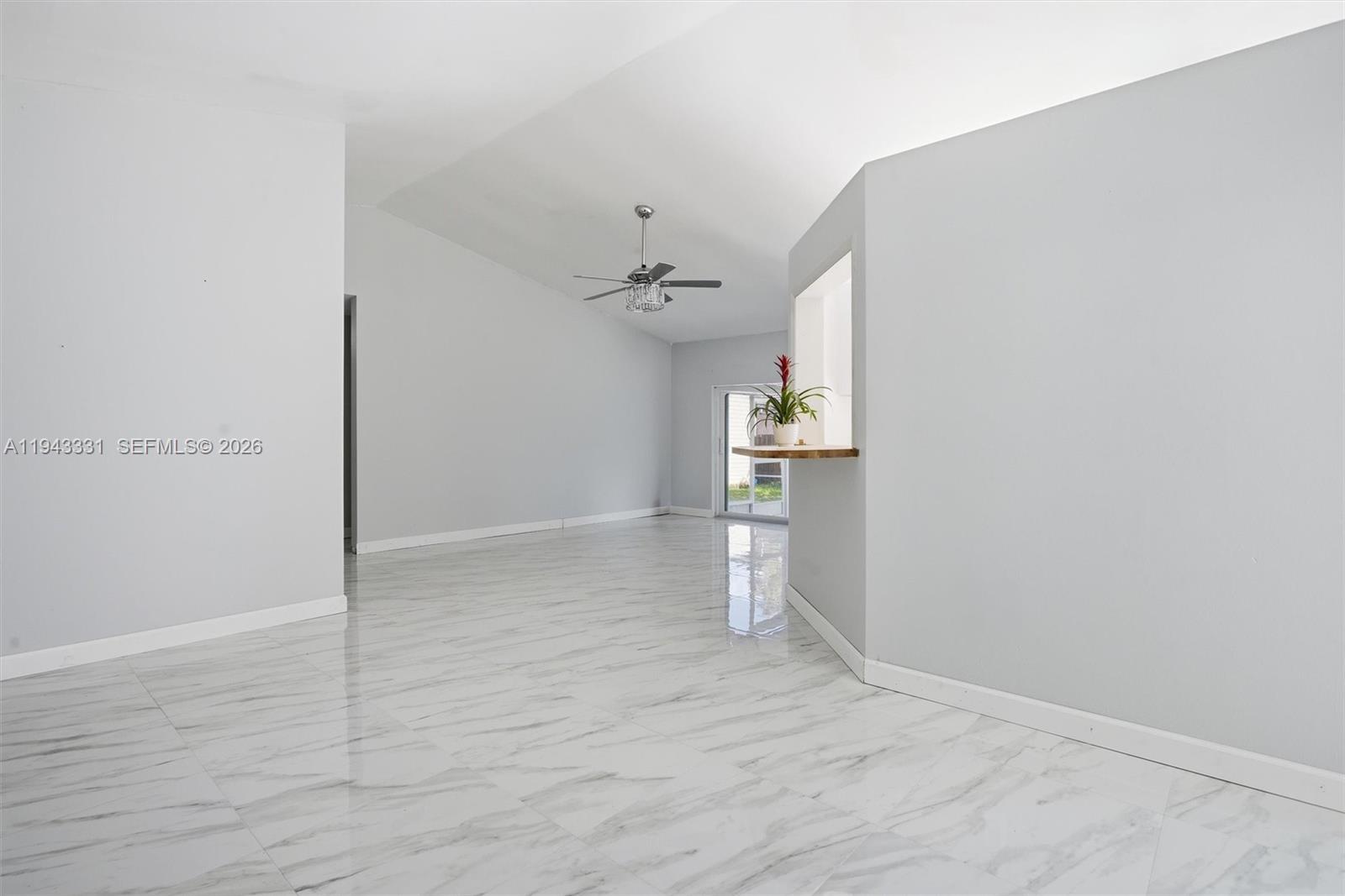 19463 NW 62nd Pl Hialeah, FL 33015