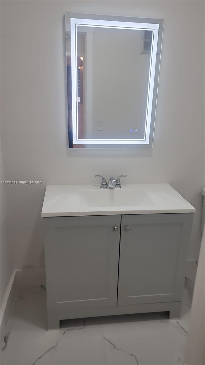 9402 SW 77th Ave #L8 Miami, FL 33156