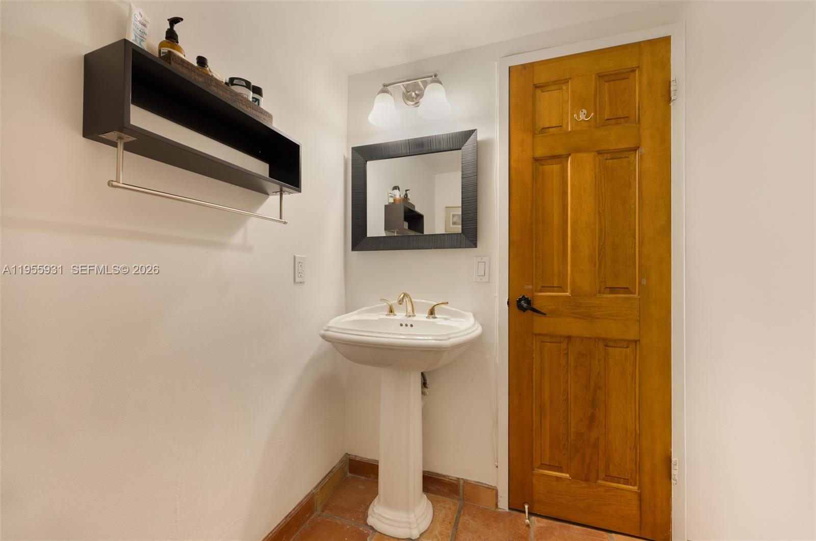 2666 Tigertail Ave #111 Coconut Grove, FL 33133