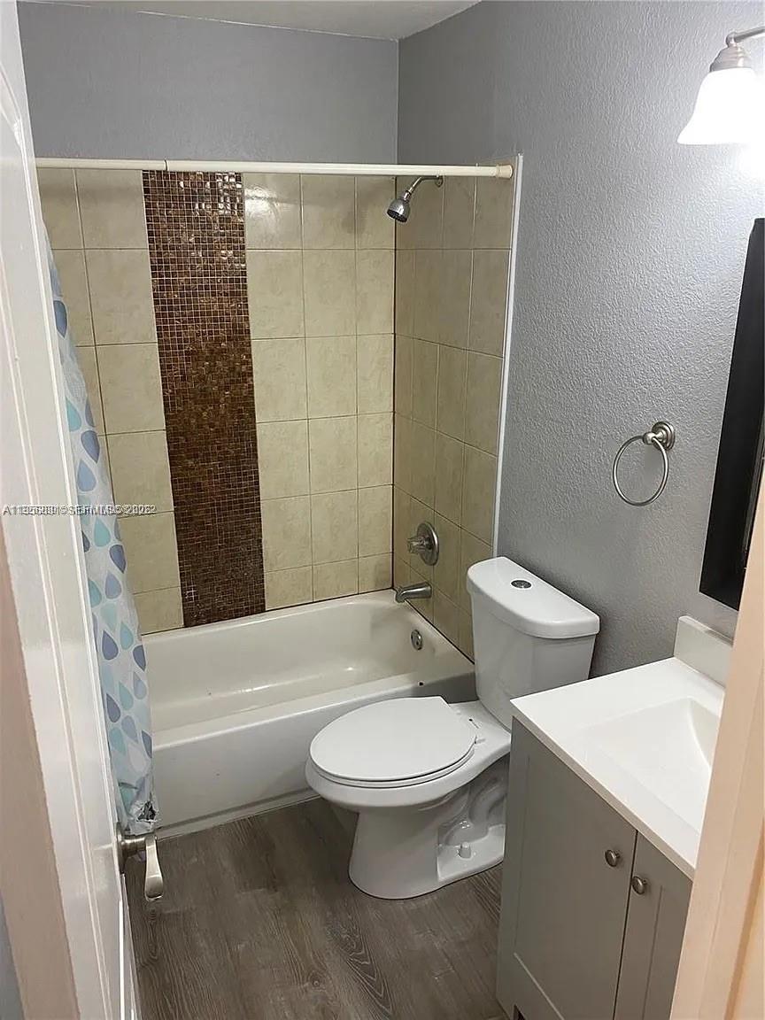 240 SE 9th Ave Pompano Beach, FL 33060