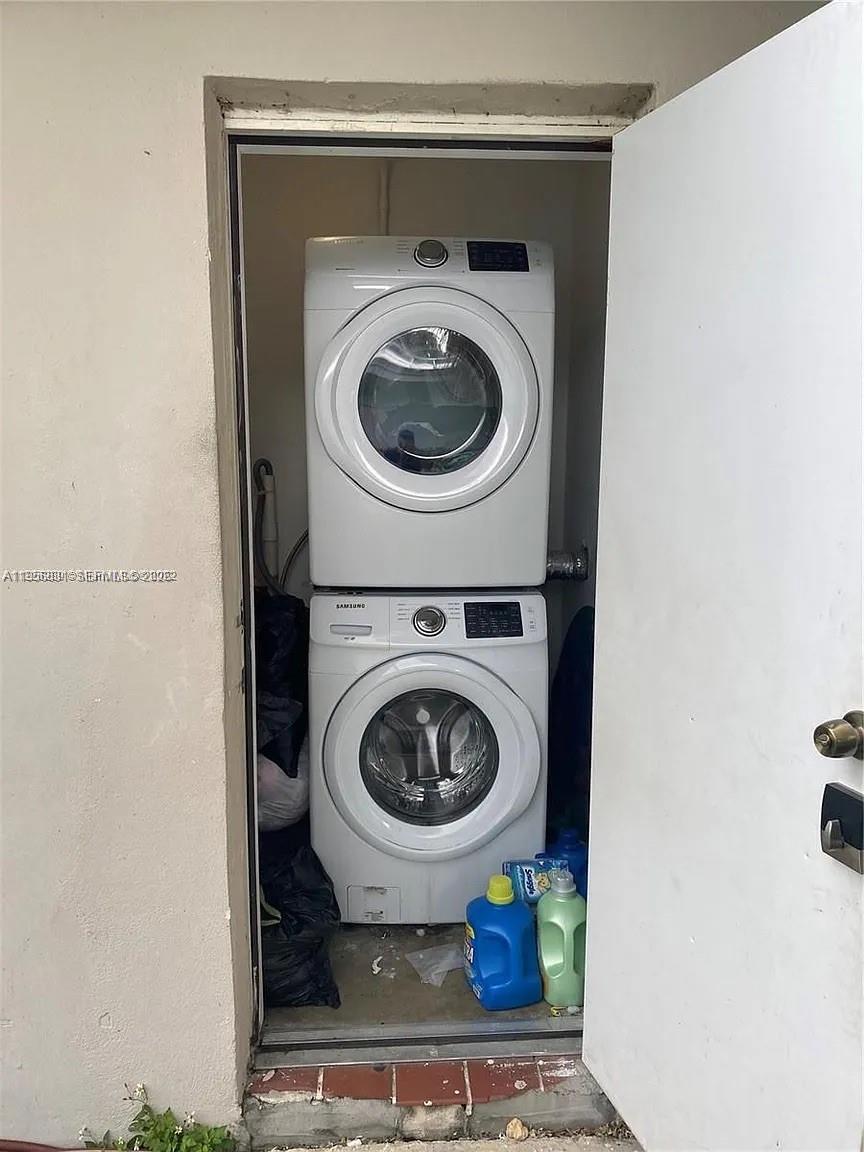 240 SE 9th Ave Pompano Beach, FL 33060