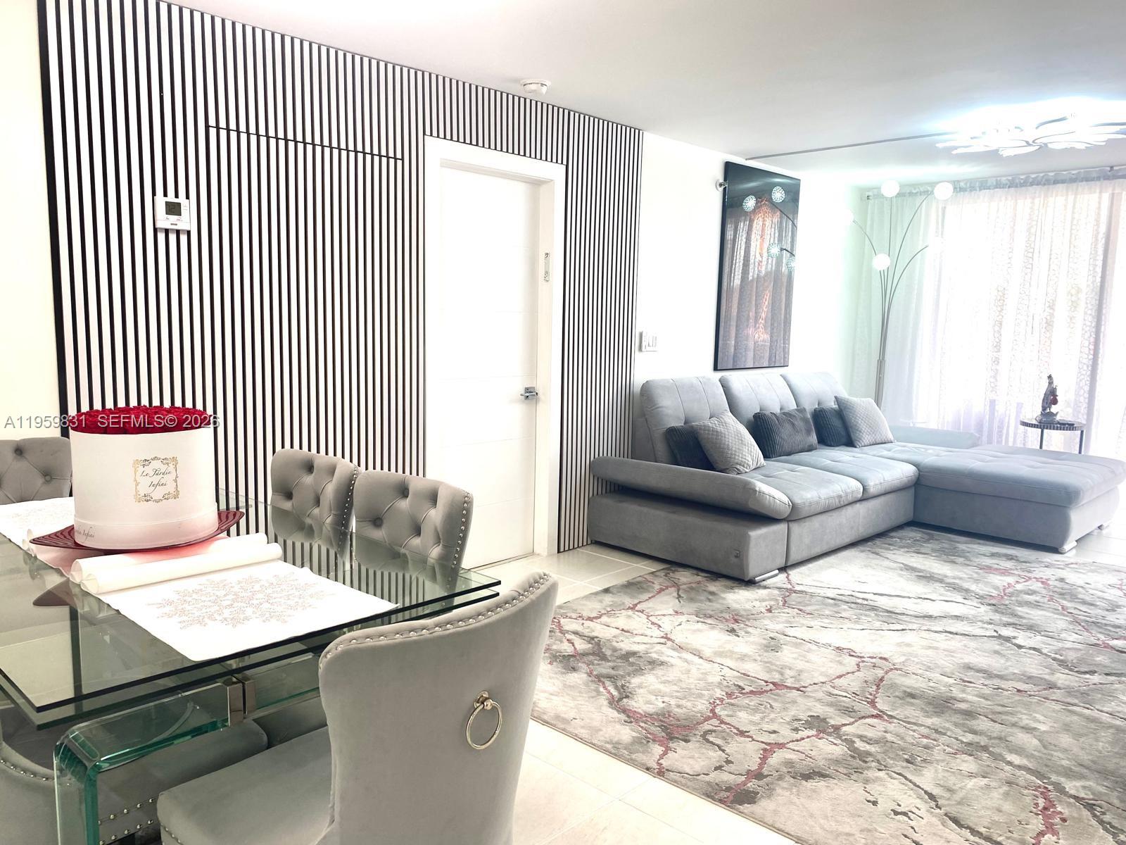 image Winston Towers 60012