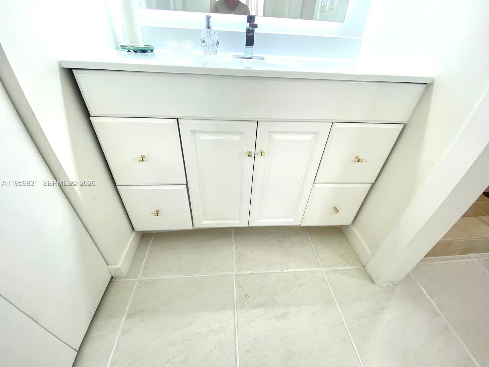 image Winston Towers 60021