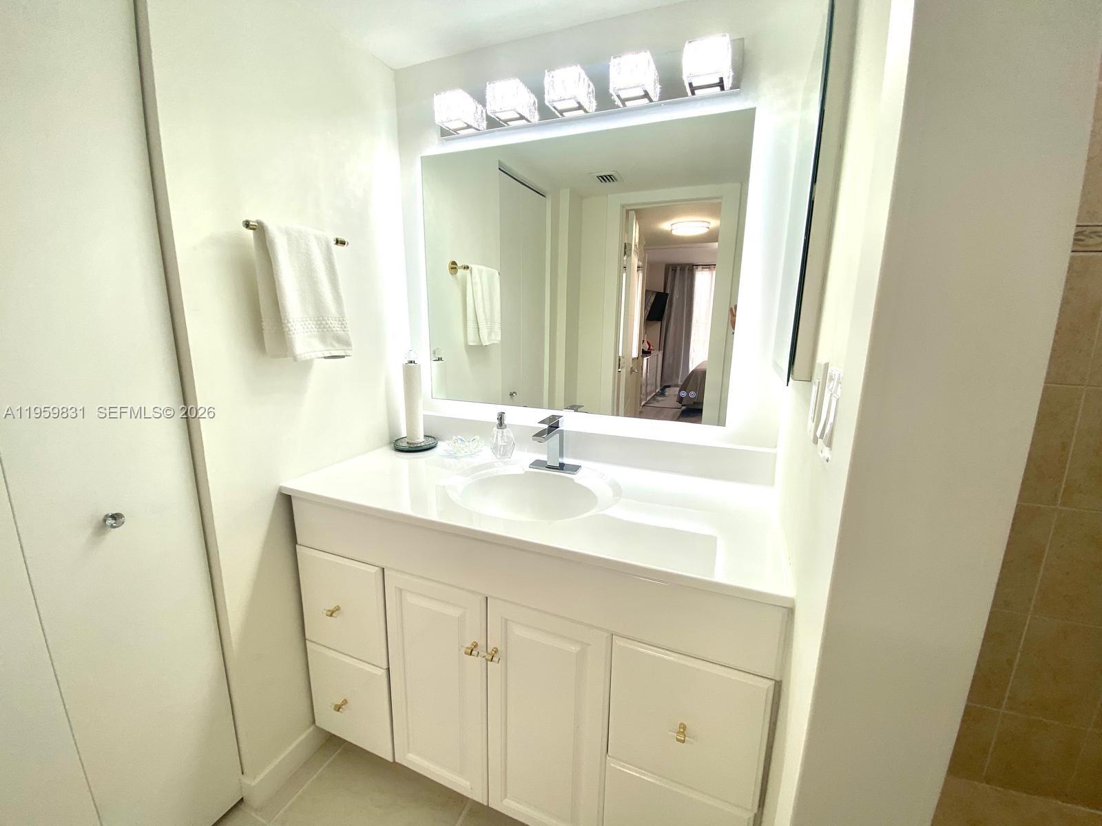 image Winston Towers 60026